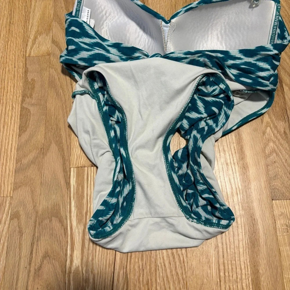 Robin Piccone One Piece Halter Style Swimsuit Size 8 - Picture 6 of 6